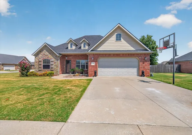 Photo 1 of Single family home for sale at 5402 Aspen Ave, Bartlesville, OK 74006 | MLS# 2629897 | Listing updated on 2026-08-21