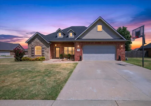 Photo 2 of Single family home for sale at 5402 Aspen Ave, Bartlesville, OK 74006 | MLS# 2629897 | Listing updated on 2026-08-21