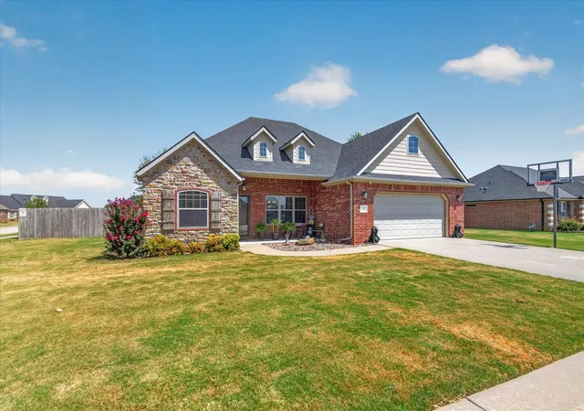 Photo 3 of Sale Pending at 5402 Aspen Ave, Bartlesville, OK 74006 | MLS# 2629897 | Listing updated on 2026-09-23