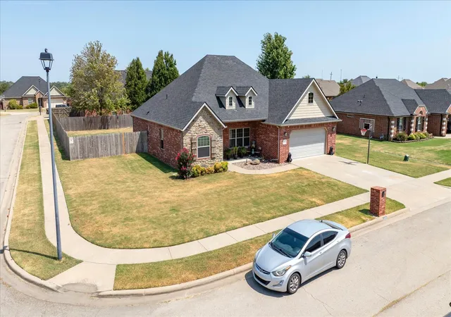 Photo 4 of Sale Pending at 5402 Aspen Ave, Bartlesville, OK 74006 | MLS# 2629897 | Listing updated on 2026-09-23