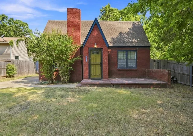 Photo 2 of Single family home for sale at 233 E Young Pl, Tulsa, OK 74106 | MLS# 2629939 | Listing updated on 2026-08-26