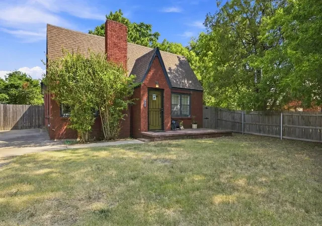 Photo 3 of Single family home for sale at 233 E Young Pl, Tulsa, OK 74106 | MLS# 2629939 | Listing updated on 2026-08-26