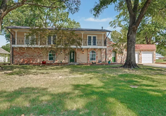 Photo 1 of Single family home for sale at 502 Fairway Dr, Broken Arrow, OK 74011 | MLS# 2629946 | Listing updated on 2026-09-30