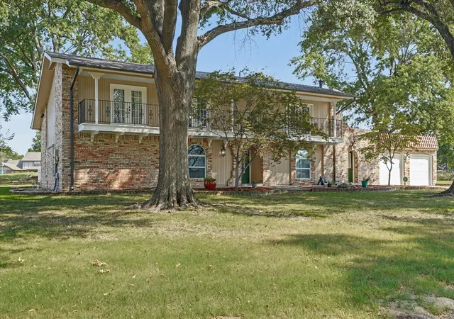 Photo 2 of Single family home for sale at 502 Fairway Dr, Broken Arrow, OK 74011 | MLS# 2629946 | Listing updated on 2026-09-30