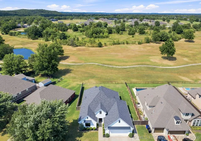 Photo 4 of Sale Pending at 30733 E 65th Street S, Broken Arrow, OK 74014 | MLS# 2629949 | Listing updated on 2026-09-01