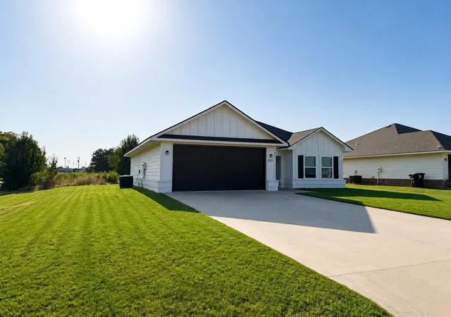 2nd image of 901 Westgate, Durant, OK 74701 | MLS# 2629972