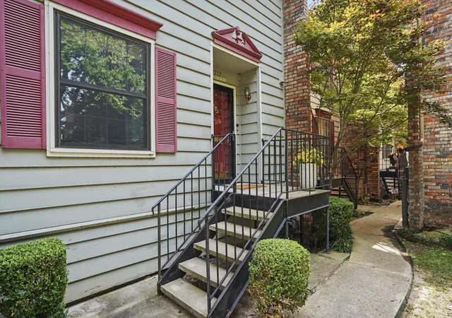 Listing Photo 2 - Condo for sale in building located at 217 W 18th St, Tulsa, OK 74119 - Unit #16