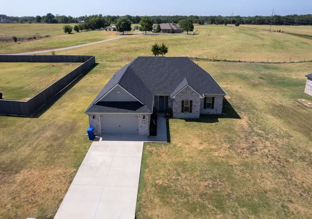 4th image of 171 Bull Run, Calera, OK 74730 | MLS# 2630021