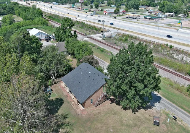 2nd image of 608 Beshears, Calera, OK 74730 | MLS# 2629912