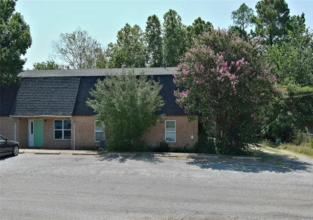 Listing Photo 5 - Condo for sale in building located at 608 Beshears, Calera, OK 74730