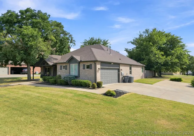 Photo 2 of Sale Pending at 224 Williamsburg St, Catoosa, OK 74015 | MLS# 2629686 | Listing updated on 2026-08-23