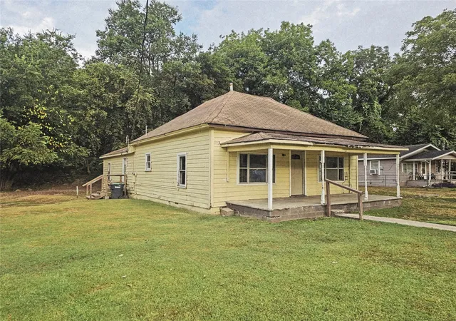 Photo 2 of Multi family home for sale at 310 Wilson Ave, Tahlequah, OK 74464 | MLS# 2630046 | Listing updated on 2026-08-24
