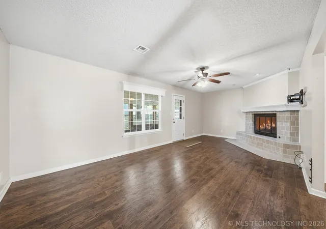Photo 2 of Single family home for sale at 18136 S 4150 Road, Claremore, OK 74017 | MLS# 2629769 | Listing updated on 2026-09-01