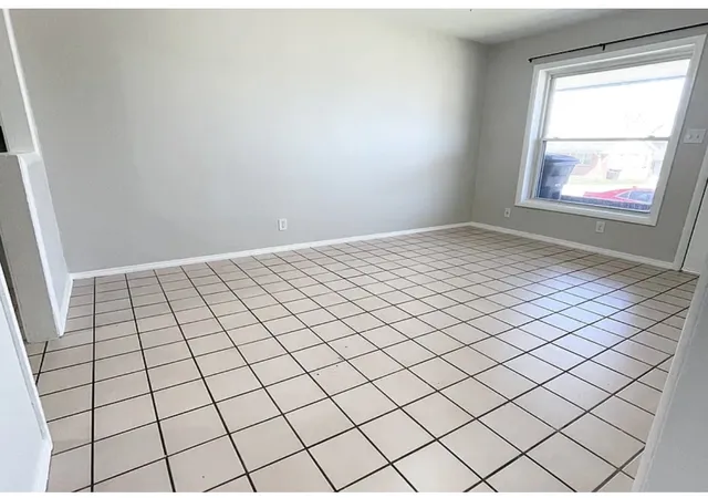 Photo 2 of Sale Pending at 315 Se Avondale Ave, Bartlesville, OK 74006 | MLS# 2630056 | Listing updated on 2026-08-27