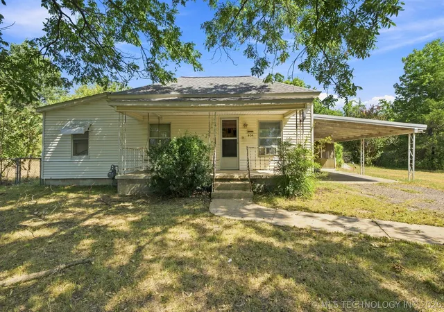 Photo 2 of Sale Pending at 404 E Beach St, Henryetta, OK 74437 | MLS# 2629735 | Listing updated on 2026-09-28
