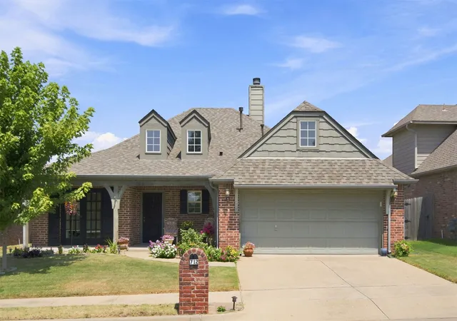 Photo 1 of Sale Pending at 712 W Juneau St, Broken Arrow, OK 74012 | MLS# 2630049 | Listing updated on 2026-08-31
