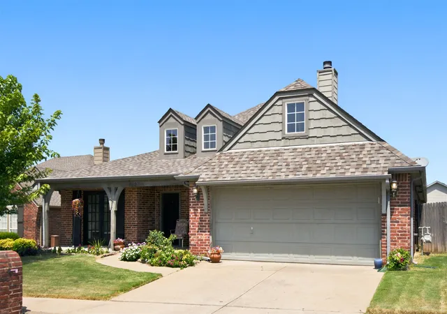 Photo 2 of Sale Pending at 712 W Juneau St, Broken Arrow, OK 74012 | MLS# 2630049 | Listing updated on 2026-08-31