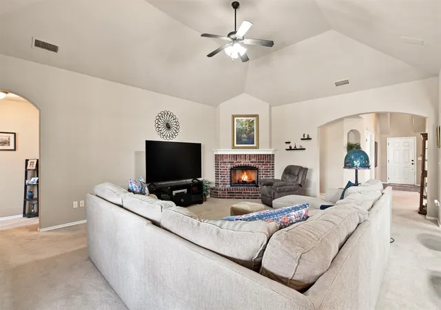 Photo 3 of Sale Pending at 712 W Juneau St, Broken Arrow, OK 74012 | MLS# 2630049 | Listing updated on 2026-08-31