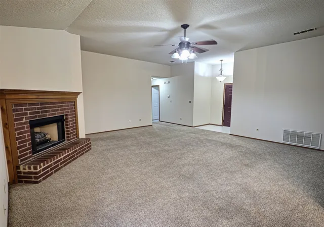Photo 3 of Sale Pending at 10916 E 118th Court, Collinsville, OK 74021 | MLS# 2630082 | Listing updated on 2026-08-20