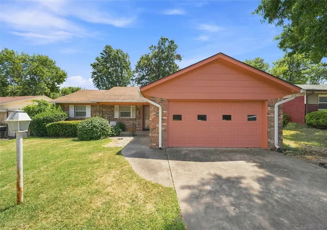 Photo 1 of Sale Pending at 421 W Gary St, Broken Arrow, OK 74012 | MLS# 2630034 | Listing updated on 2026-08-20