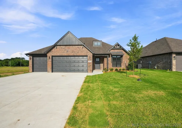 Photo 1 of Sale Pending at 10698 S 226th Eastavenue, Broken Arrow, OK 74014 | MLS# 2630081 | Listing updated on 2026-08-20