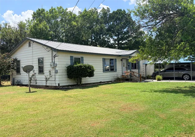 Photo 1 of Single family home for sale at 617 W 7th Street, Kiowa, OK 74553 | MLS# 2630091 | Listing updated on 2026-08-20