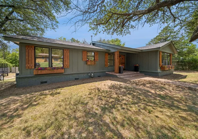 Photo 3 of Single family home for sale at 108 Highland, Pauls Valley, OK 73075 | MLS# 2630007 | Listing updated on 2026-08-20