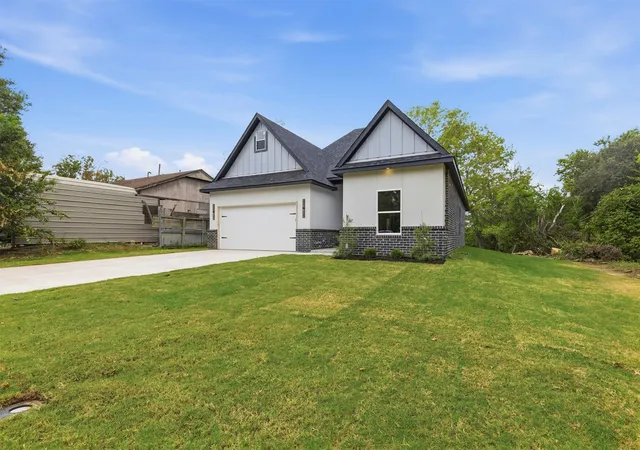Photo 2 of Sale Pending at 4354 S Waco Ave, Tulsa, OK 74107 | MLS# 2630111 | Listing updated on 2026-10-02