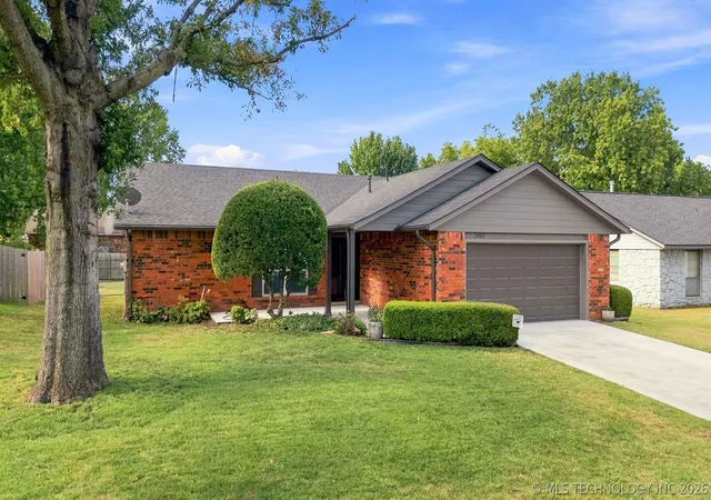 Photo 1 of Sale Pending at 2905 E Knoxville St, Broken Arrow, OK 74014 | MLS# 2630112 | Listing updated on 2026-08-27