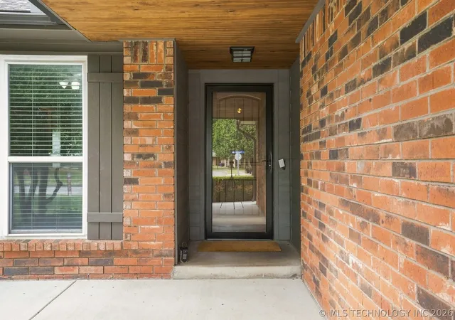 Photo 3 of Sale Pending at 2905 E Knoxville St, Broken Arrow, OK 74014 | MLS# 2630112 | Listing updated on 2026-08-27