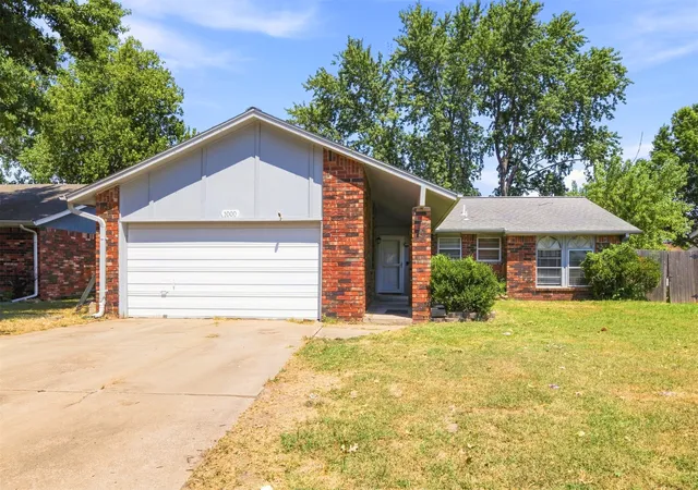Photo 2 of Single family home for sale at 1000 W Nashville St, Broken Arrow, OK 74012 | MLS# 2630098 | Listing updated on 2026-08-28