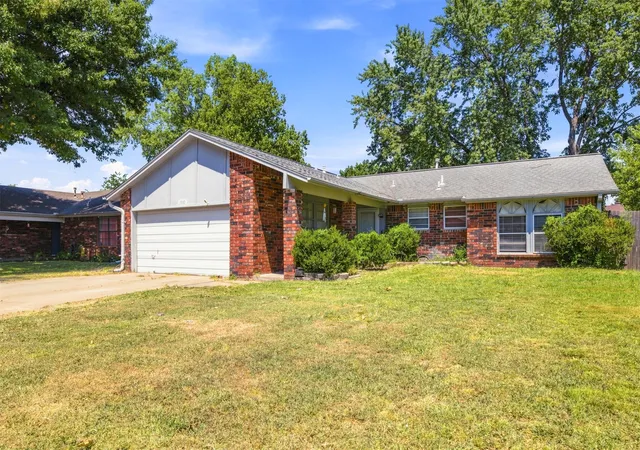 Photo 3 of Single family home for sale at 1000 W Nashville St, Broken Arrow, OK 74012 | MLS# 2630098 | Listing updated on 2026-08-28