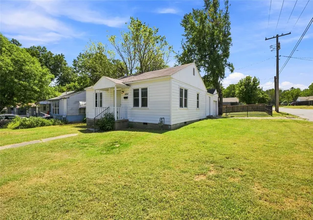 Photo 2 of Sale Pending at 4404 E Independence St, Tulsa, OK 74115 | MLS# 2630101 | Listing updated on 2026-08-26