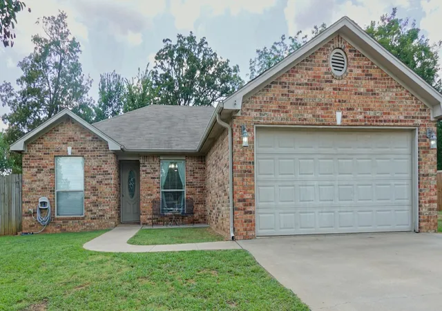 1st image of 5403 Roadrunner Ct, Durant, OK 74701 | MLS# 2630020