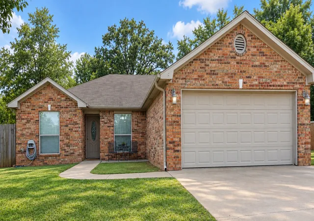 Photo 2 of Single family home for sale at 5403 Roadrunner Ct, Durant, OK 74701 | MLS# 2630020 | Listing updated on 2026-09-29