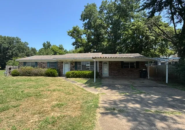 Photo 1 of Sale Pending at 212 S Wheeler Ave, Sallisaw, OK 74955 | MLS# 2630146 | Listing updated on 2026-08-28