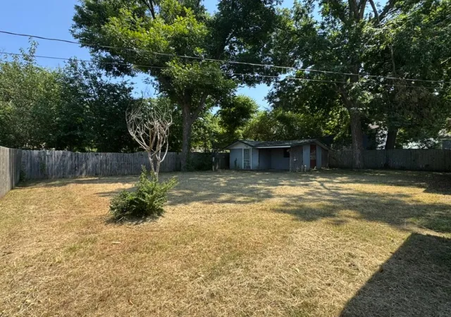 Photo 3 of Sale Pending at 212 S Wheeler Ave, Sallisaw, OK 74955 | MLS# 2630146 | Listing updated on 2026-08-28