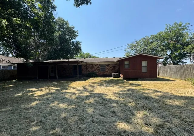 Photo 5 of Sale Pending at 212 S Wheeler Ave, Sallisaw, OK 74955 | MLS# 2630146 | Listing updated on 2026-08-28