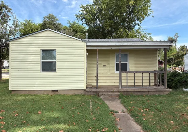 Photo 1 of Sale Pending at 3203 E Oklahoma Pl S, Tulsa, OK 74110 | MLS# 2630022 | Listing updated on 2026-08-27