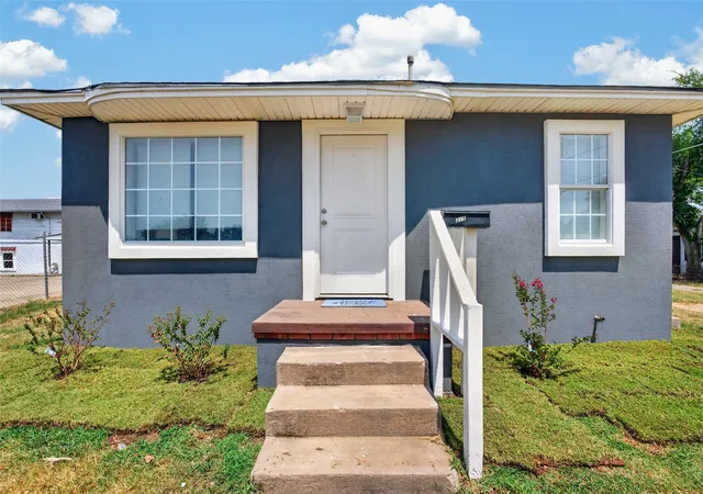 Photo 2 of Sale Pending at 315 W 11th Street, Sand Springs, OK 74063 | MLS# 2630044 | Listing updated on 2026-10-02