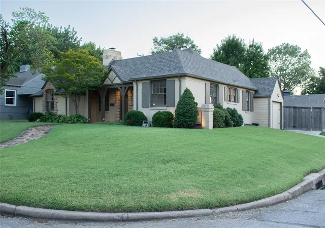 Photo 2 of Single family home for sale at 1204 S Evanston Ave, Tulsa, OK 74104 | MLS# 2630030 | Listing updated on 2026-10-10
