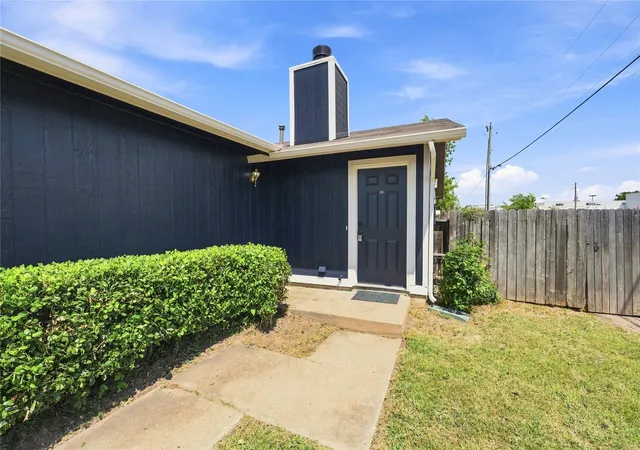 Photo 2 of Single family home for sale at 1023 N Redbud Ave, Broken Arrow, OK 74012 | MLS# 2630192 | Listing updated on 2026-08-28