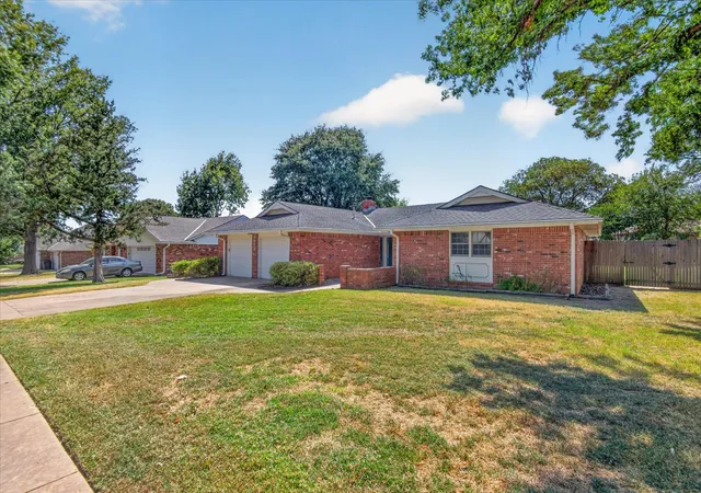 Photo 2 of Sale Pending at 1913 Rolling Hills Dr, Bartlesville, OK 74006 | MLS# 2630103 | Listing updated on 2026-08-24