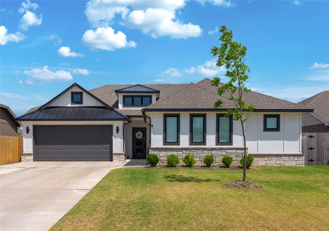 Photo 1 of Single family home for sale at 6807 S Indianwood Ave W, Broken Arrow, OK 74011 | MLS# 2629883 | Listing updated on 2026-08-20