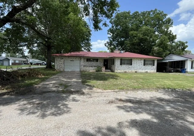Photo 1 of Single family home for sale at 522 W Ironman Ave, Nowata, OK 74048 | MLS# 2630196 | Listing updated on 2026-09-19
