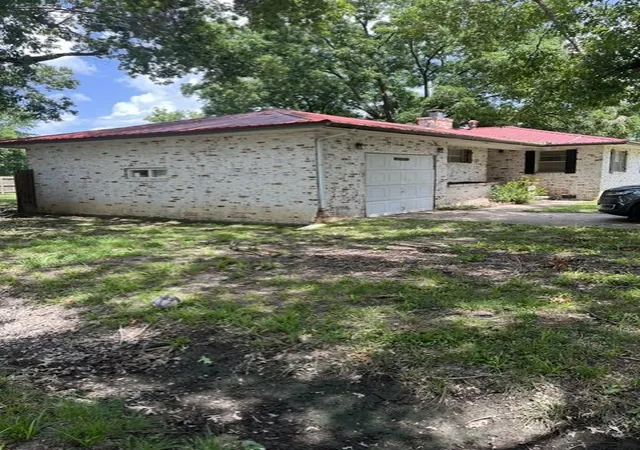 Photo 3 of Single family home for sale at 522 W Ironman Ave, Nowata, OK 74048 | MLS# 2630196 | Listing updated on 2026-09-19