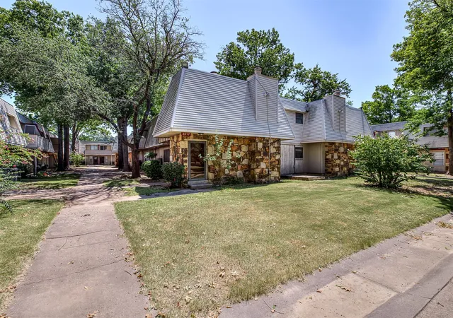 Photo 2 of Condo for sale at 2217 E 67th Street S #1502, Tulsa, OK 74136 | MLS# 2630274 | Listing updated on 2026-08-26