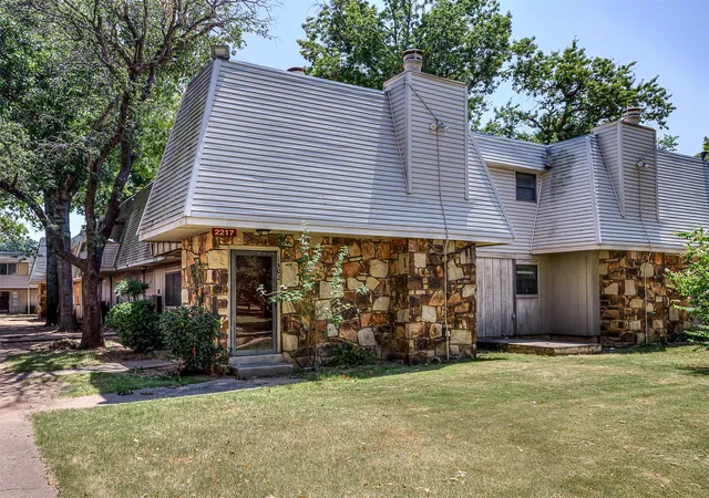 Photo 3 of Condo for sale at 2217 E 67th Street S #1502, Tulsa, OK 74136 | MLS# 2630274 | Listing updated on 2026-08-26