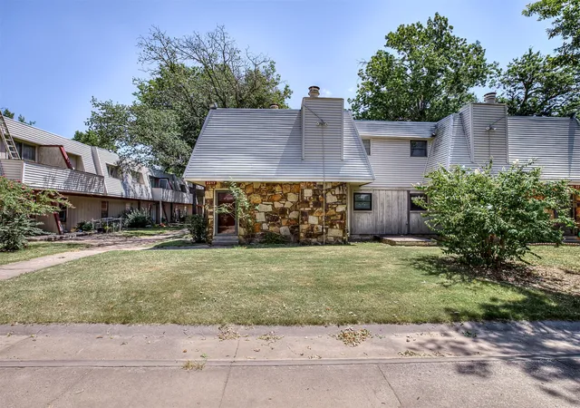 Photo 3 of Condo for sale at 2217 E 67th Street S #1502, Tulsa, OK 74136 | MLS# 2630274 | Listing updated on 2026-08-26