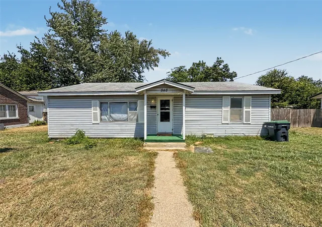 Photo 2 of Single family home for sale at 848 W Keetoowah St, Tahlequah, OK 74464 | MLS# 2630277 | Listing updated on 2026-08-20